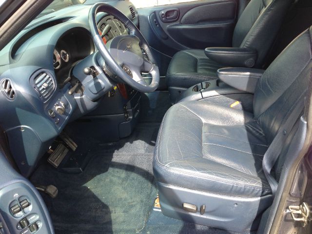 2002 Chrysler Town and Country H6 L.L. Bean