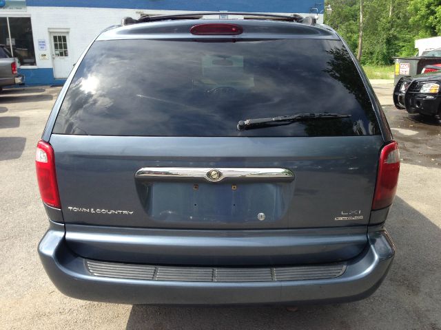 2002 Chrysler Town and Country H6 L.L. Bean