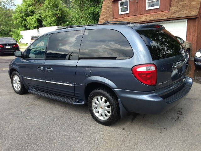 2002 Chrysler Town and Country H6 L.L. Bean