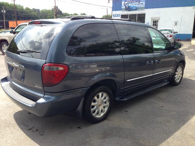 2002 Chrysler Town and Country H6 L.L. Bean