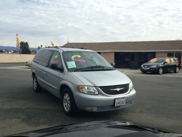 2002 Chrysler Town and Country S Sedan Under FULL Factory Warranty