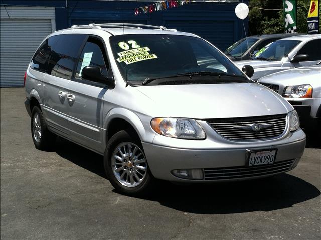 2002 Chrysler Town and Country SLT 25