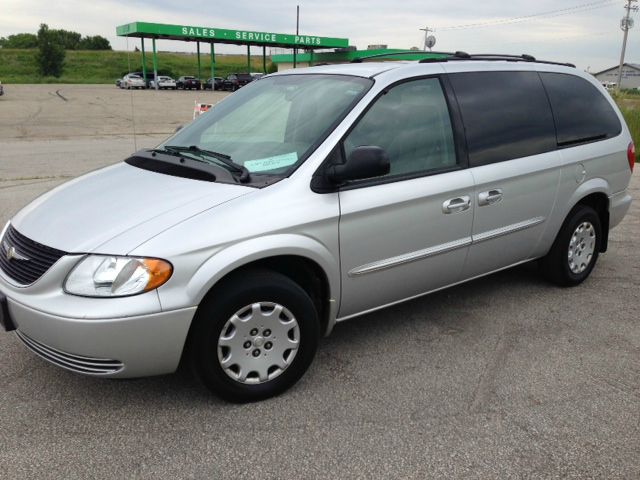 2003 Chrysler Town and Country Quad Coupe 3