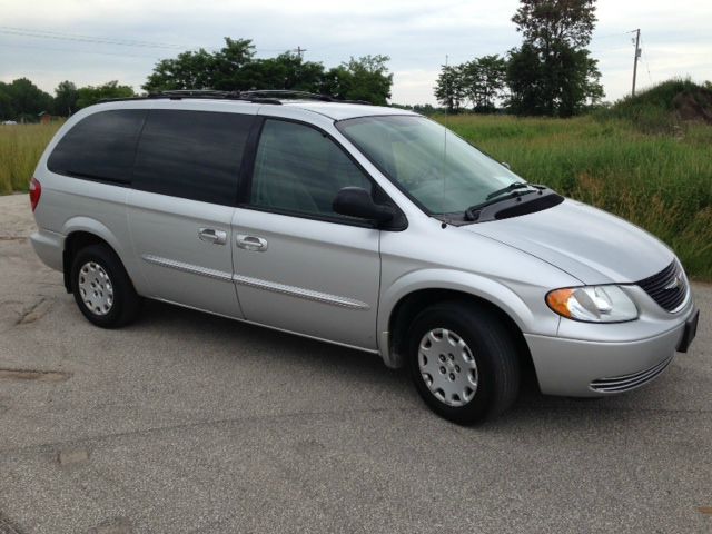 2003 Chrysler Town and Country Quad Coupe 3