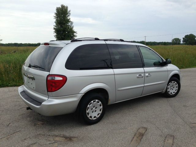 2003 Chrysler Town and Country Quad Coupe 3