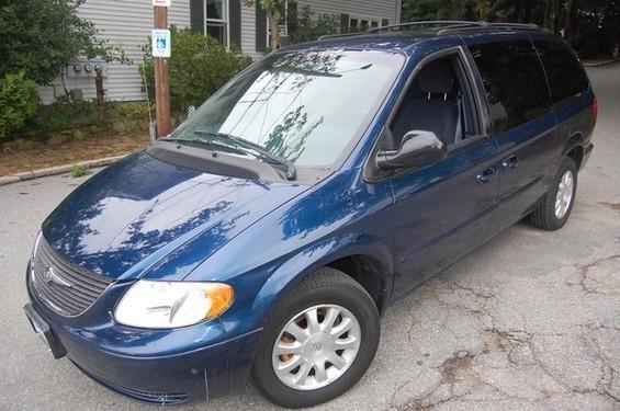 2003 Chrysler Town and Country Quad Coupe 3