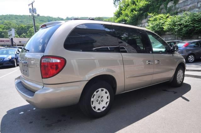 2003 Chrysler Town and Country Unknown