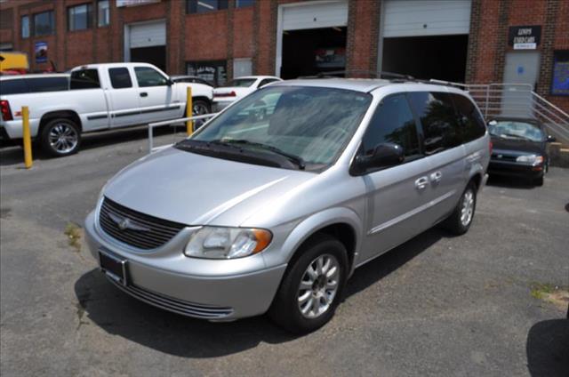 2003 Chrysler Town and Country 2WD 4dr SE