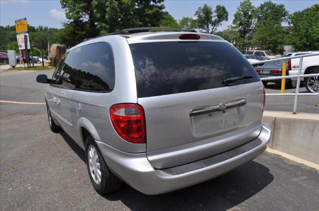 2003 Chrysler Town and Country 2WD 4dr SE