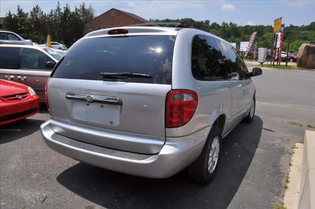 2003 Chrysler Town and Country 2WD 4dr SE