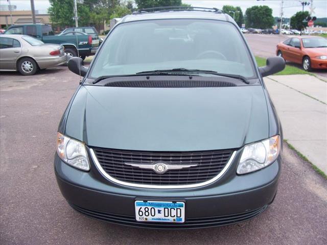 2003 Chrysler Town and Country XL Crew Cab 4x4