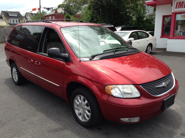 2003 Chrysler Town and Country Quad Coupe 3