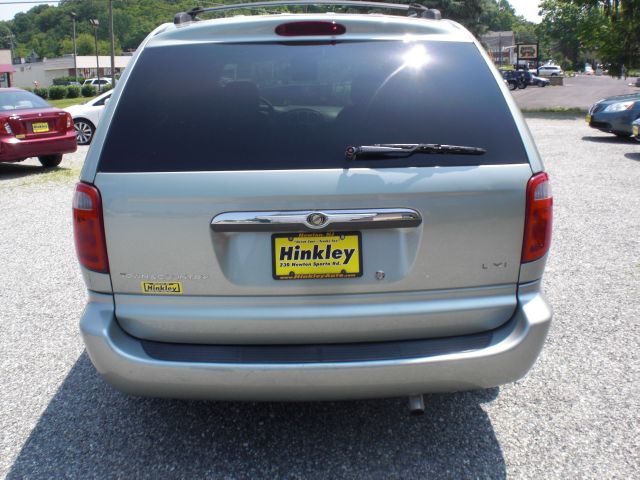 2003 Chrysler Town and Country Quad Coupe 3