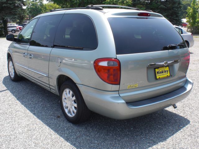 2003 Chrysler Town and Country Quad Coupe 3