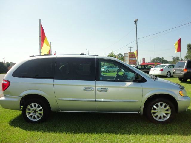 2003 Chrysler Town and Country 2WD 4dr SE