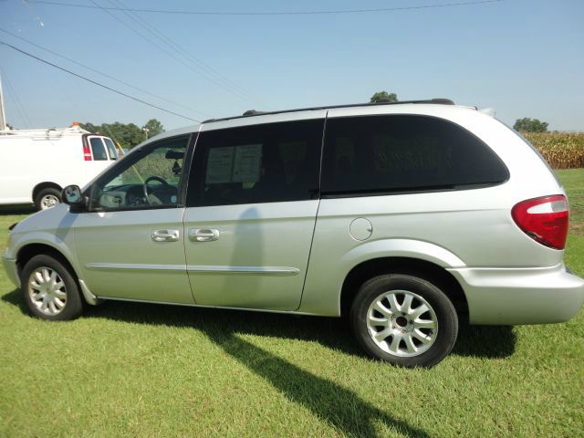 2003 Chrysler Town and Country 2WD 4dr SE