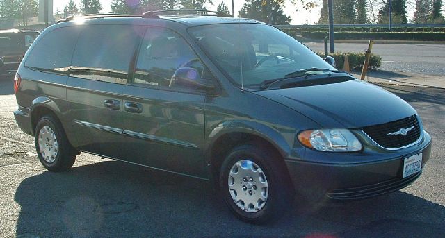 2003 Chrysler Town and Country Quad Coupe 3