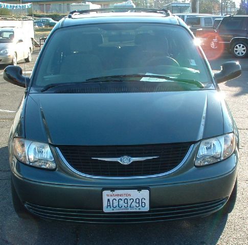 2003 Chrysler Town and Country Quad Coupe 3