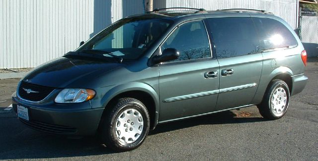 2003 Chrysler Town and Country Quad Coupe 3