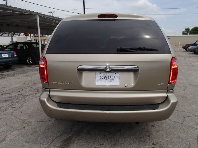 2003 Chrysler Town and Country Quad Coupe 3