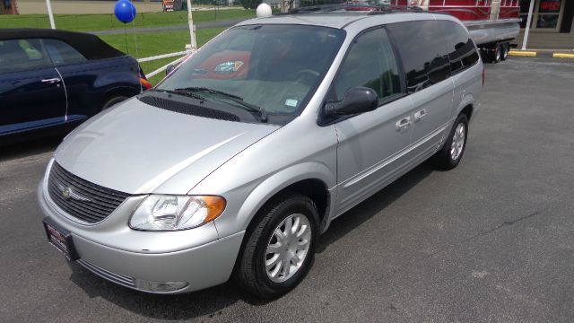 2003 Chrysler Town and Country Quad Coupe 3