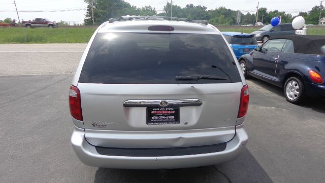 2003 Chrysler Town and Country Quad Coupe 3