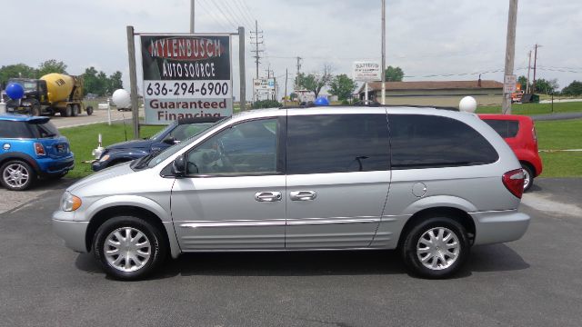 2003 Chrysler Town and Country Quad Coupe 3