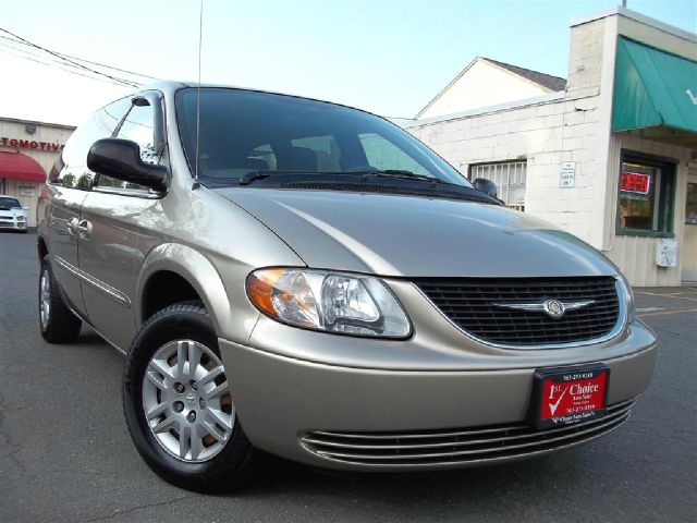 2003 Chrysler Town and Country Quad Coupe 3