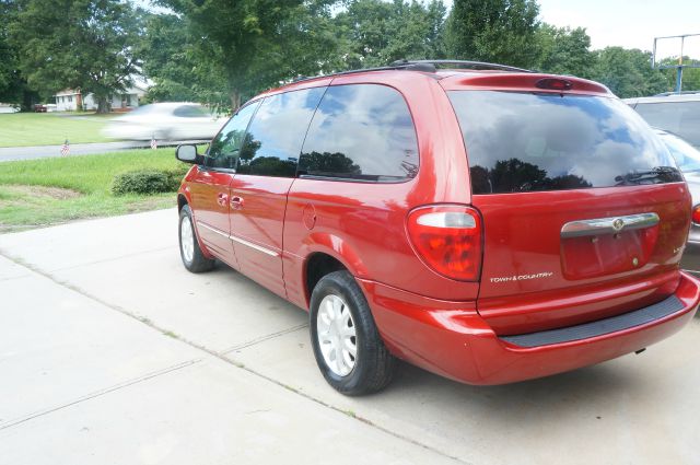 2003 Chrysler Town and Country Quad Coupe 3