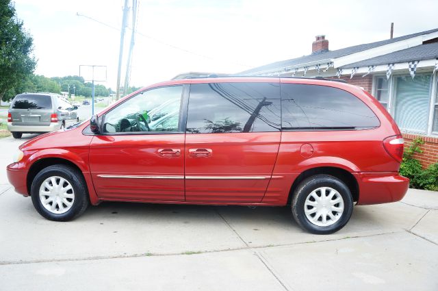 2003 Chrysler Town and Country Quad Coupe 3