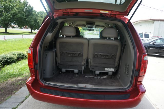 2003 Chrysler Town and Country Quad Coupe 3