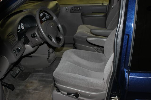 2003 Chrysler Town and Country Base