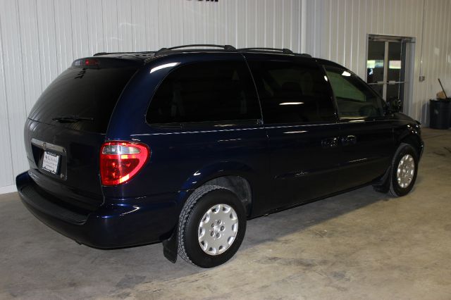 2003 Chrysler Town and Country Base