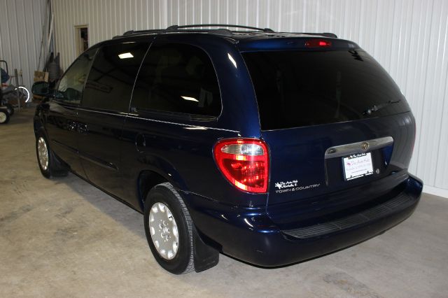 2003 Chrysler Town and Country Base