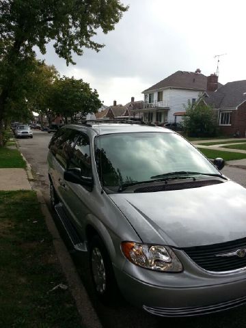 2003 Chrysler Town and Country Quad Coupe 3