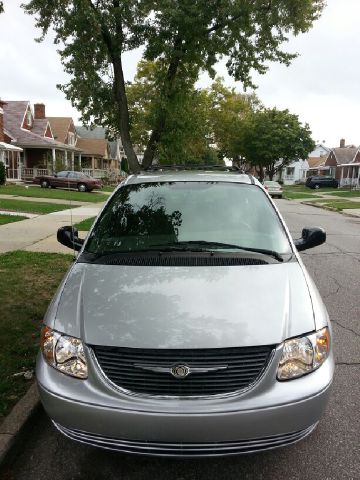 2003 Chrysler Town and Country Quad Coupe 3