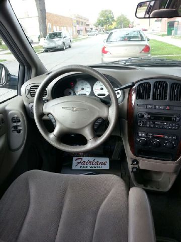 2003 Chrysler Town and Country Quad Coupe 3