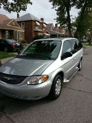 2003 Chrysler Town and Country Quad Coupe 3