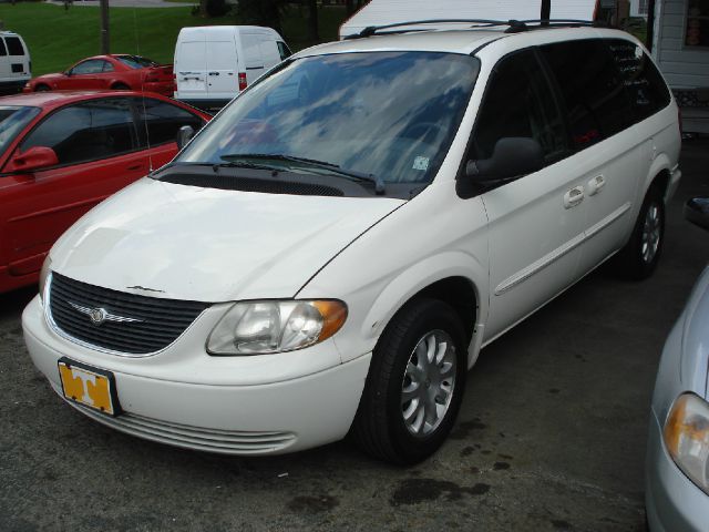 2003 Chrysler Town and Country 2WD 4dr SE