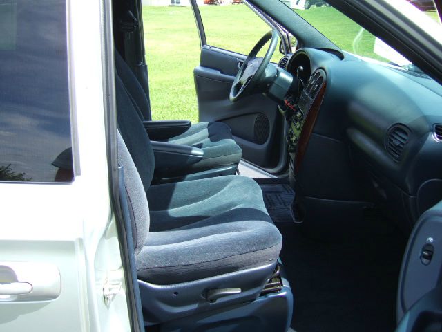 2003 Chrysler Town and Country Quad Coupe 3