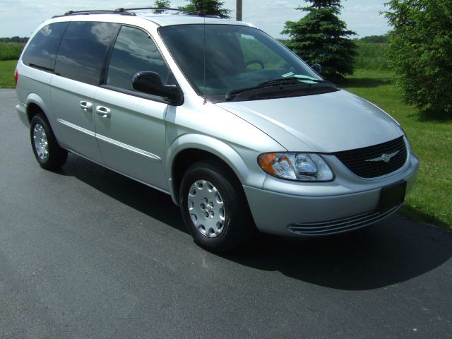 2003 Chrysler Town and Country Quad Coupe 3