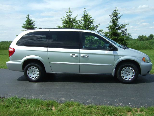 2003 Chrysler Town and Country Quad Coupe 3