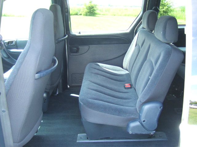 2003 Chrysler Town and Country Quad Coupe 3