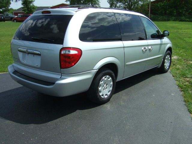 2003 Chrysler Town and Country Quad Coupe 3