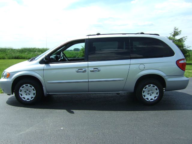 2003 Chrysler Town and Country Quad Coupe 3