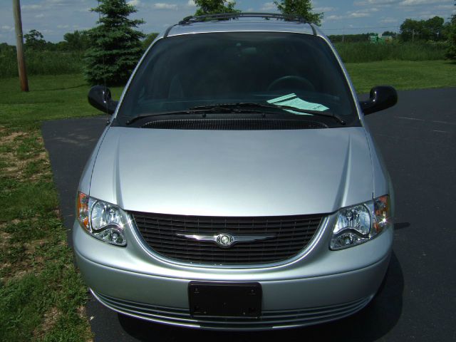 2003 Chrysler Town and Country Quad Coupe 3