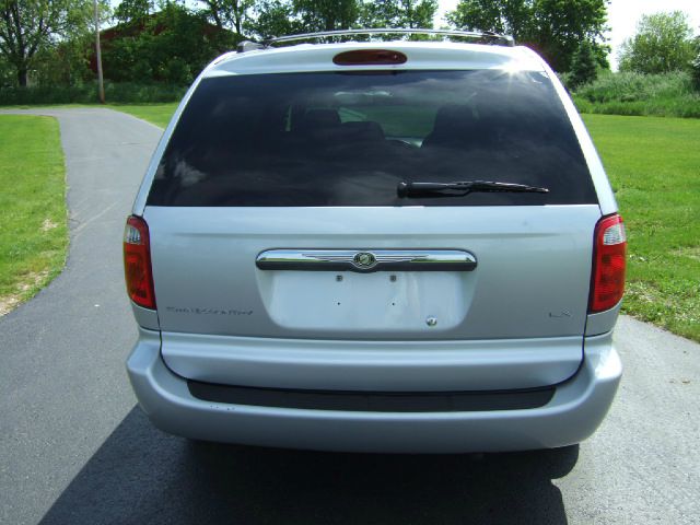 2003 Chrysler Town and Country Quad Coupe 3