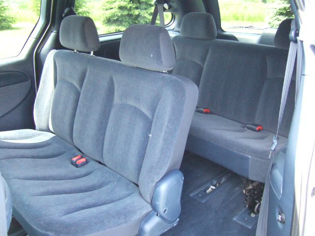 2003 Chrysler Town and Country Quad Coupe 3