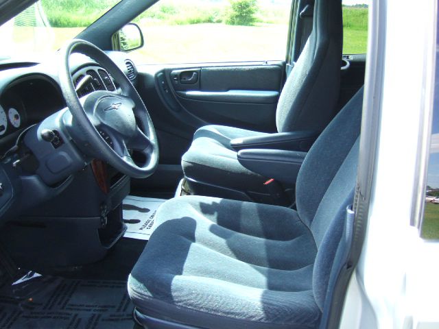 2003 Chrysler Town and Country Quad Coupe 3