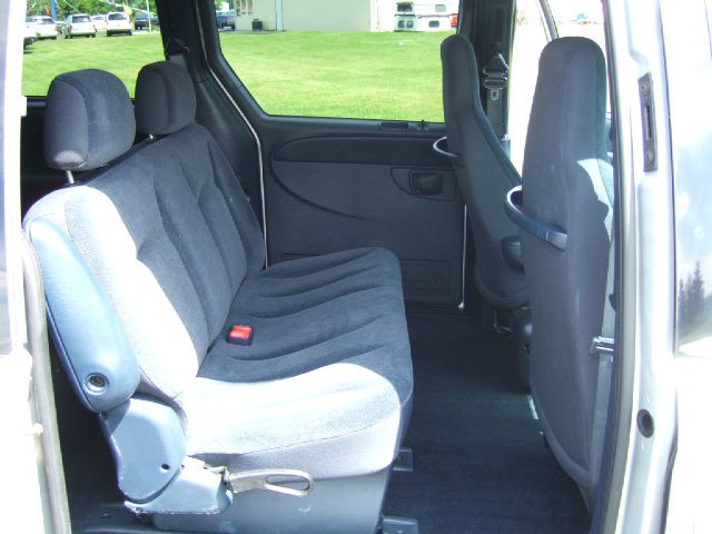 2003 Chrysler Town and Country Quad Coupe 3